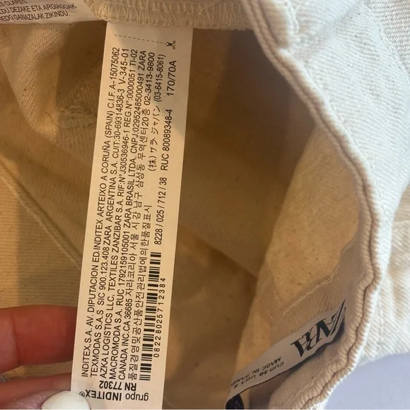 ZARA Cream Off White Cut Off High Waist Shorts with Adorable Button NWOT Size 6 - Picture 14 of 16